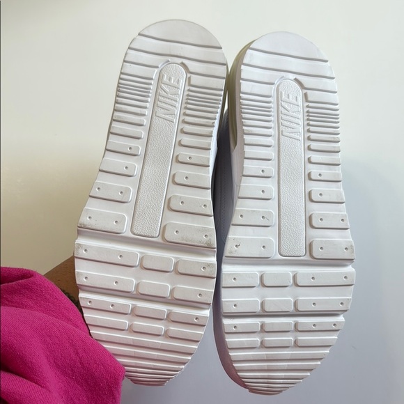 White Nike Air Max LTD 3 Sneakers - Picture 10 of 14